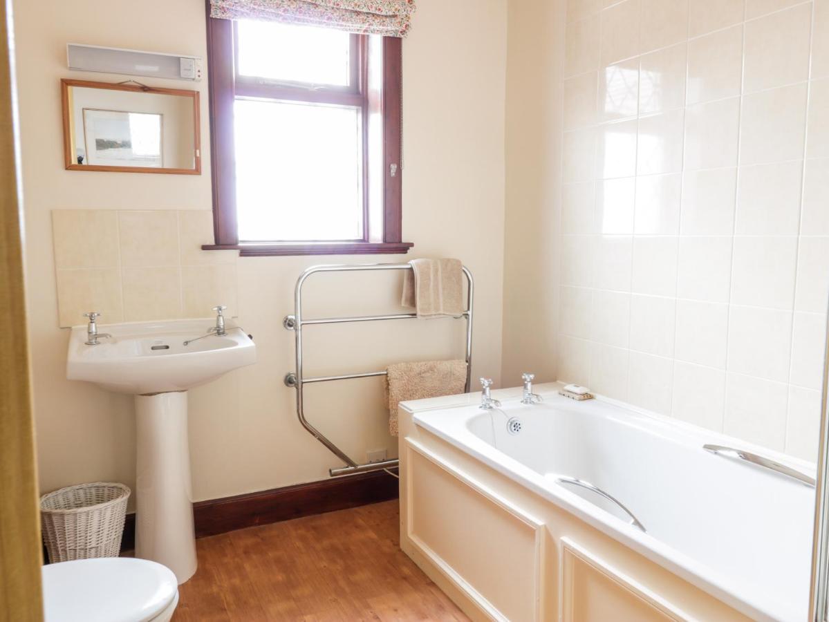 Courtyard Cottage Duns Екстер'єр фото